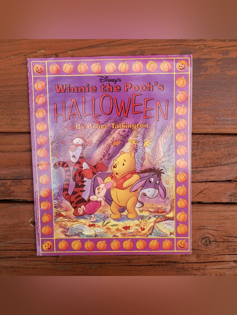 Winnie The Pooh's Halloween By Bruce Talkington - Paperback